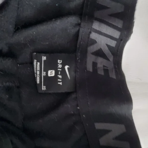 Nike. Youth Large. Black. Training Pants. - Picture 3 of 5